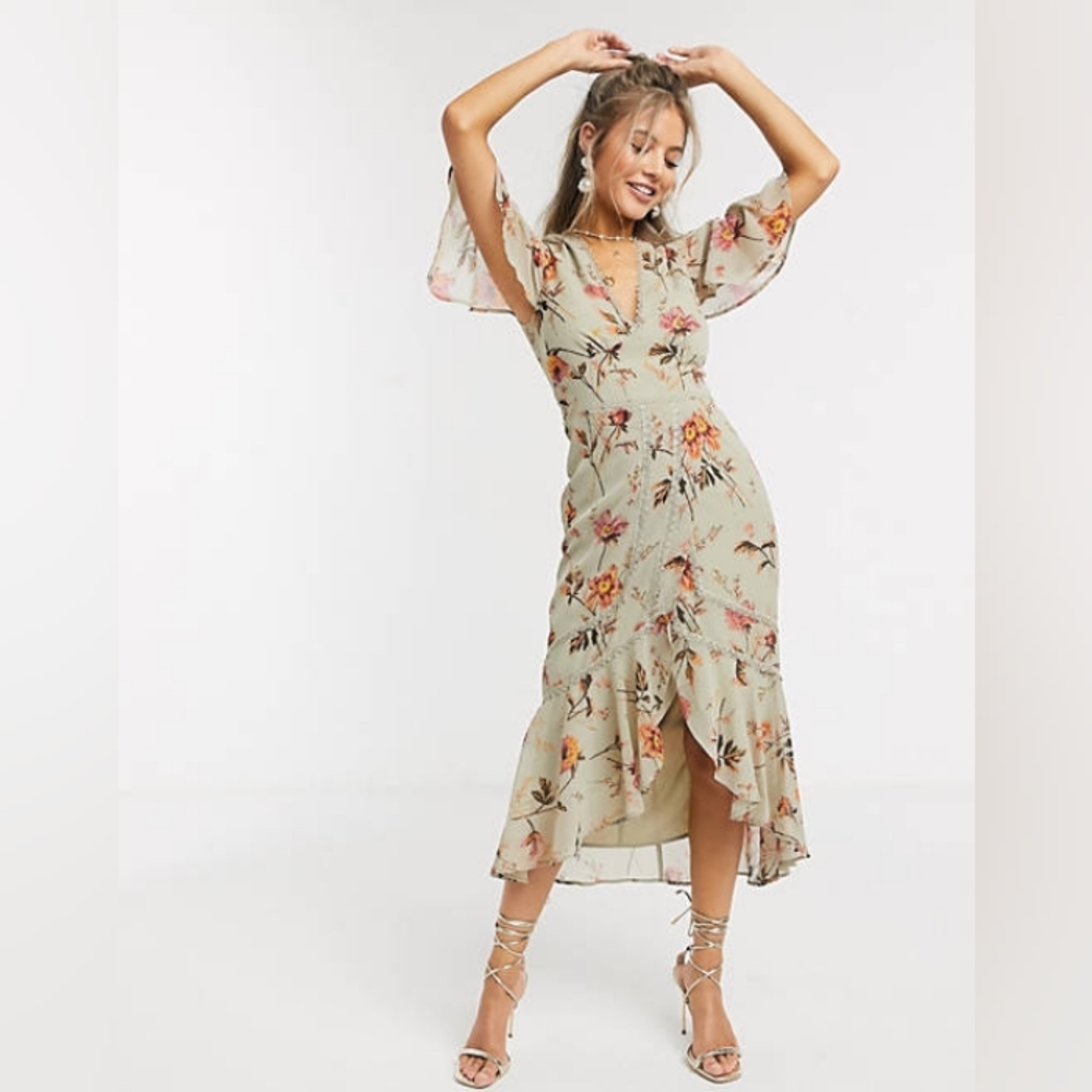 Hope and Ivy plunge midi tea dress, meadow floral. Size 8.